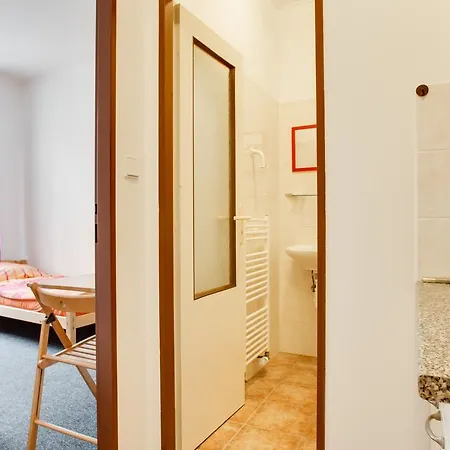 Hostel Holeckova