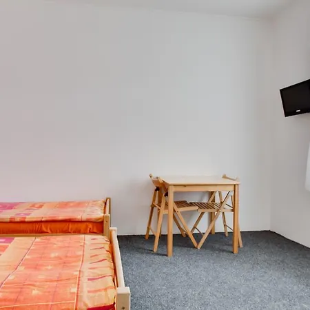 Hostel Holeckova